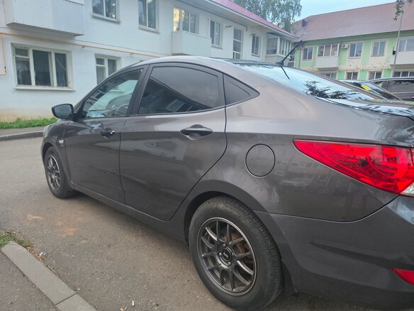 2013 Hyundai Solaris I, чёрный - вид 2