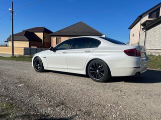 2016 BMW 5 серии 528i xDrive VI (F10/F11/F07) Рестайлинг, белый, 2103000 рублей, вид 4