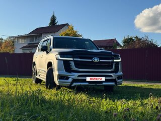 2012 Toyota Land Cruiser 200 Series Рестайлинг 1, серебристый, 4600000 рублей, вид 3