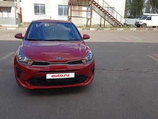 2021 Kia Rio IV Рестайлинг (Global market), красный, 1499000 рублей, вид 1