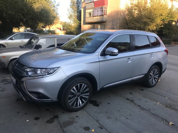2019 Mitsubishi Outlander III Рестайлинг 3, серебристый, 2500000 рублей