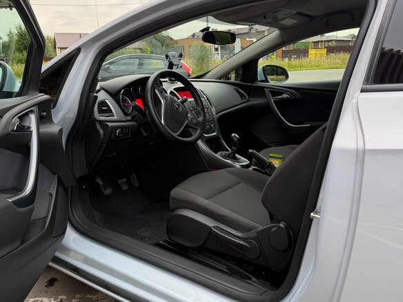 2012 Opel Astra GTC J Рестайлинг, серебристый, 850000 рублей - вид 11