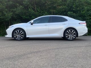 2019 Toyota Camry VIII (XV70), белый, 3150000 рублей, вид 1