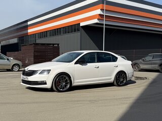 2017 Skoda Octavia III (A7) Рестайлинг, белый, 2500000 рублей, вид 1