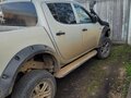 2008 Mitsubishi L200 IV, серый, 900000 рублей - вид 4