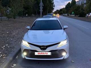 2018 Toyota Camry VIII (XV70), белый, 2550000 рублей, вид 3
