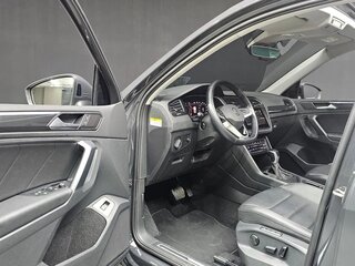 2023 Volkswagen Tiguan II Рестайлинг, серый, 2658000 рублей, вид 4