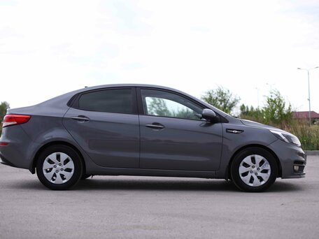 2017 Kia Rio III Рестайлинг, серый, 1072972 рублей, вид 4