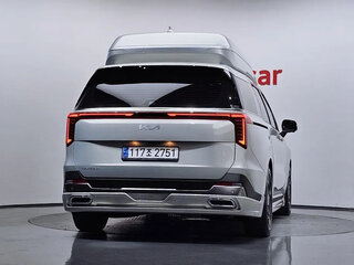 2025 Kia Carnival IV Рестайлинг, серебристый, 7400001 рублей, вид 4