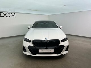 2024 BMW 5 серии 530i xDrive VIII (G60/G61/G68), белый, 8250000 рублей, вид 3