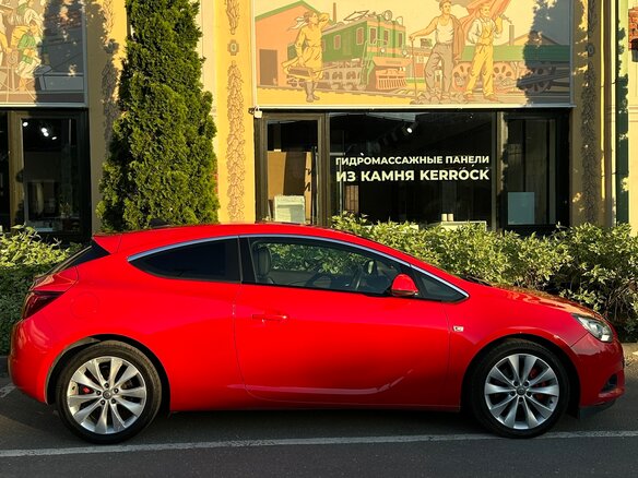 2012 Opel Astra GTC J Рестайлинг, красный, 970000 рублей - вид 4