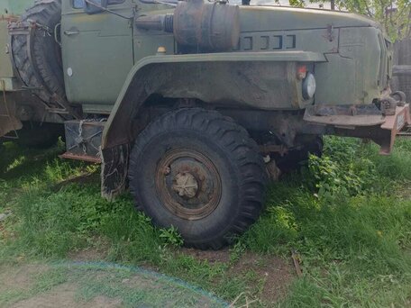 1995 Урал 4320, зелёный, 700000 рублей, вид 3