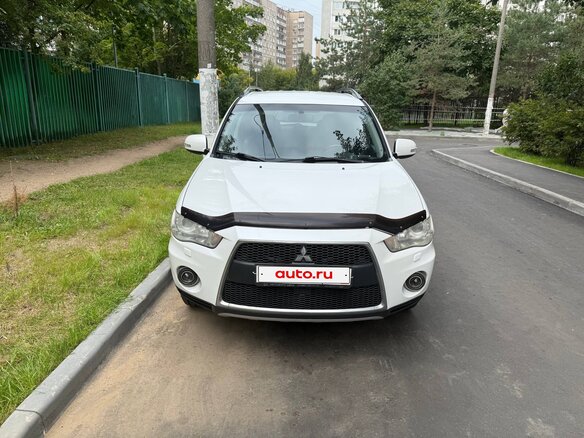 2011 Mitsubishi Outlander II Рестайлинг, белый, 1200000 рублей - вид 1