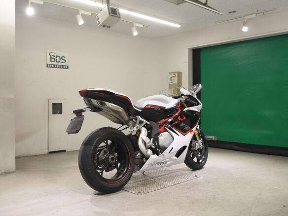 2015 MV Agusta F4 1000, белый, 900000 рублей - вид 4