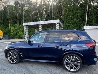 2021 BMW X5 M50i IV (G05/G18), синий, 8500000 рублей, вид 4