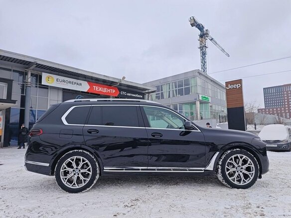 2023 BMW X7 40i I (G07) Рестайлинг, чёрный, 10977000 рублей - вид 9