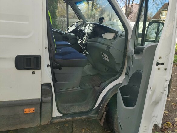 2006 Iveco Daily, белый, 1300000 рублей - вид 3