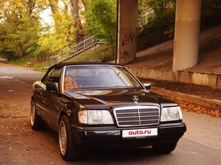 1994 Mercedes-Benz E-Класс 220 I (W124), чёрный, 1800000 рублей, вид 3