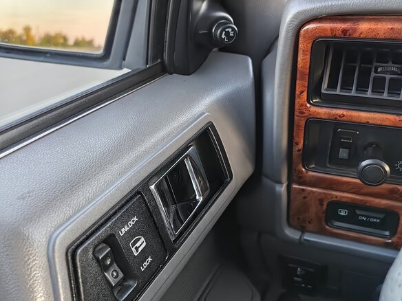 1994 Plymouth Acclaim, белый, 769369 рублей - вид 33