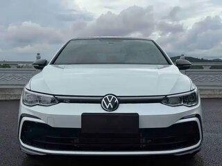 2023 Volkswagen Golf VIII, белый, 1580700 рублей, вид 2