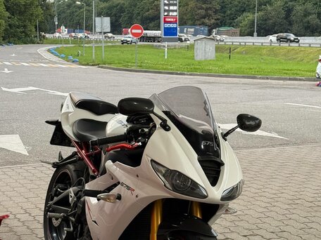 2012 Triumph Daytona 675, белый, 700000 рублей, вид 4