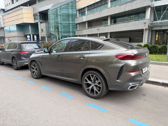 2020 BMW X6 30d III (G06), зелёный, 7380000 рублей - вид 4
