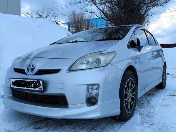 2010 Toyota Prius III (XW30), серый, 850000 рублей