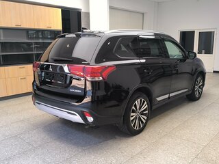 2019 Mitsubishi Outlander III Рестайлинг 3, чёрный, 2170000 рублей, вид 3
