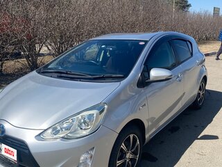 2015 Toyota Aqua I Рестайлинг, серый, 1050000 рублей, вид 1