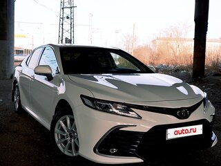 2022 Toyota Camry VIII (XV70) Рестайлинг, белый, 2700000 рублей, вид 3