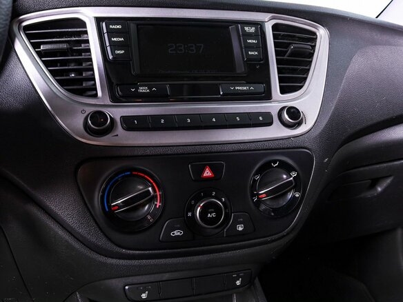 2019 Hyundai Solaris II, белый, 1150000 рублей - вид 10