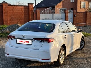 2020 Toyota Corolla XII (E210), белый, 2000000 рублей, вид 5
