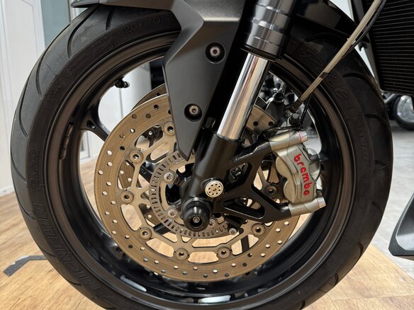 2020 Triumph Street Triple, чёрный, 999000 рублей - вид 10