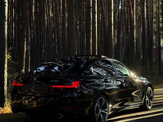 2022 BMW 3 серии 330i xDrive VII (G2x) Рестайлинг, чёрный, 4500000 рублей, вид 3