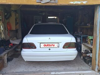 1998 Mercedes-Benz E-Класс 200 II (W210, S210), белый, 470000 рублей, вид 3