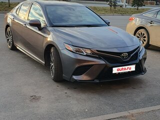 2020 Toyota Camry US Market VIII (XV70), серый, 1600000 рублей, вид 1
