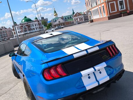 2018 Ford Mustang VI Рестайлинг, голубой, 3700000 рублей, вид 2