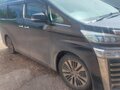 2018 Toyota Vellfire II Рестайлинг, чёрный - вид 2