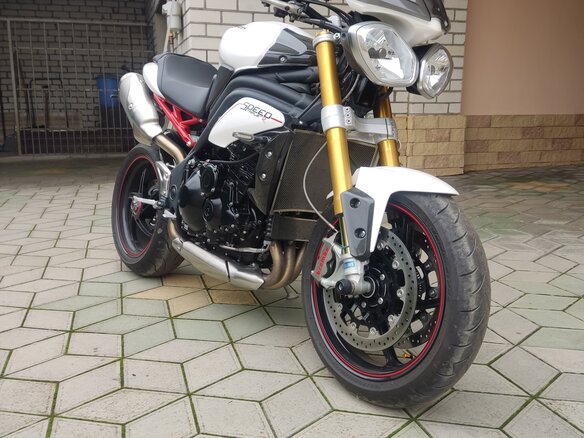 2012 Triumph Speed Triple, белый, 787000 рублей - вид 13