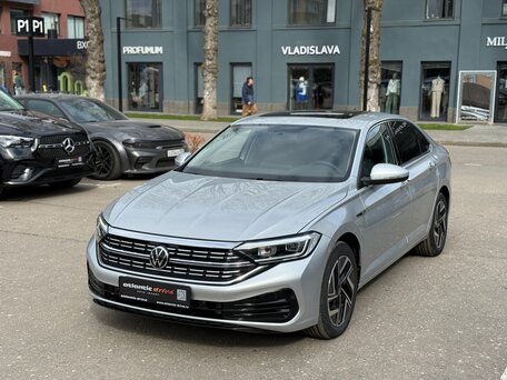 2022 Volkswagen Sagitar III Рестайлинг, серебристый, 1990000 рублей, вид 1