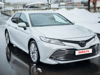 2018 Toyota Camry VIII (XV70), белый, 2600000 рублей, вид 3
