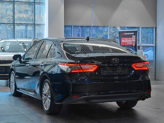 2019 Toyota Camry VIII (XV70), чёрный, 2349000 рублей, вид 4