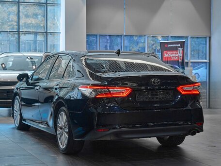 2019 Toyota Camry VIII (XV70), чёрный, 2399000 рублей, вид 4