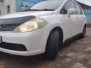 2005 Nissan Tiida Latio I, белый, 365000 рублей, вид 1