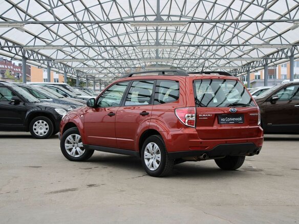 2011 Subaru Forester III Рестайлинг, красный, 1050000 рублей - вид 2
