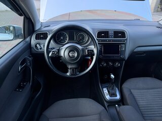 2010 Volkswagen Polo V, серебристый, 599999 рублей, вид 2