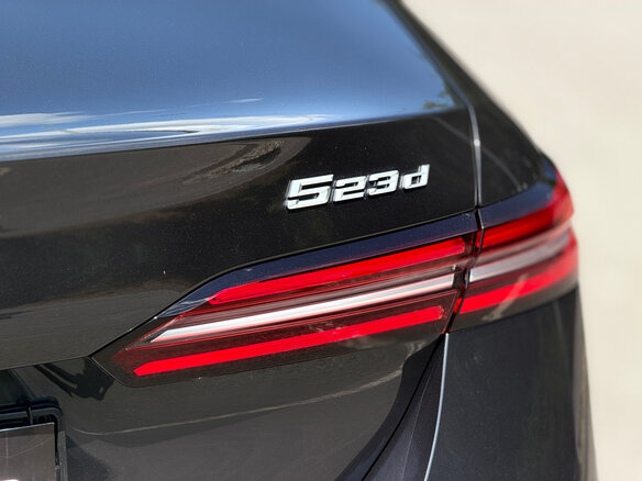 2024 BMW 5 серии 523d VIII (G60/G61/G68), серый - вид 11