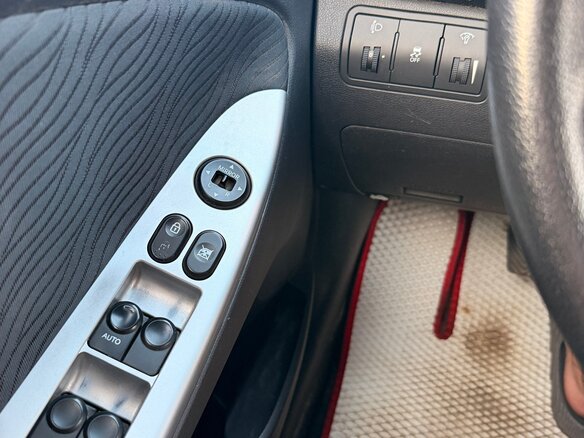 2012 Hyundai Solaris I, белый, 700000 рублей - вид 9