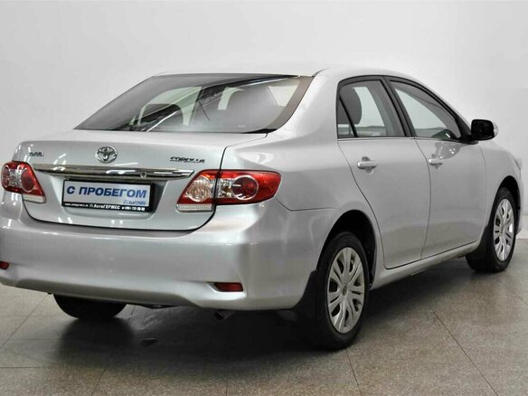 2010 Toyota Corolla X (E140, E150) Рестайлинг, серебристый - вид 3