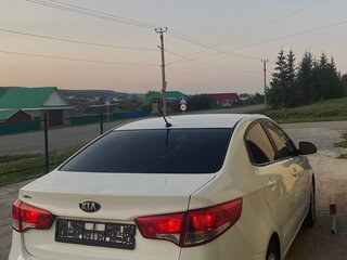 2016 Kia Rio III Рестайлинг, белый, 805000 рублей, вид 4